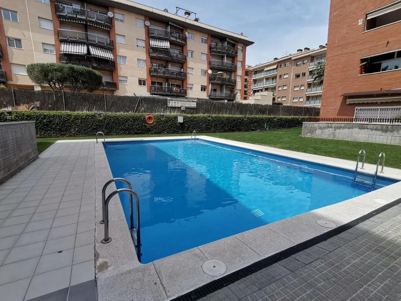 Apartamento+Parking +Piscina A 250Mts Playa Fenals Lloret de Mar Lägenhet